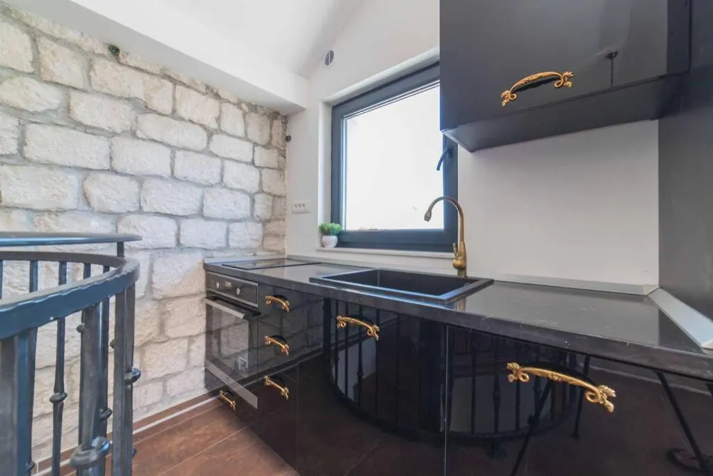 Mini Palais Apartment Kastela Croatia