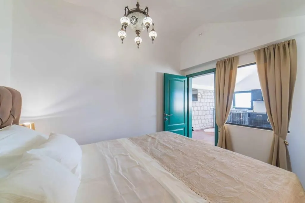 Mini Palais Apartment Kastela