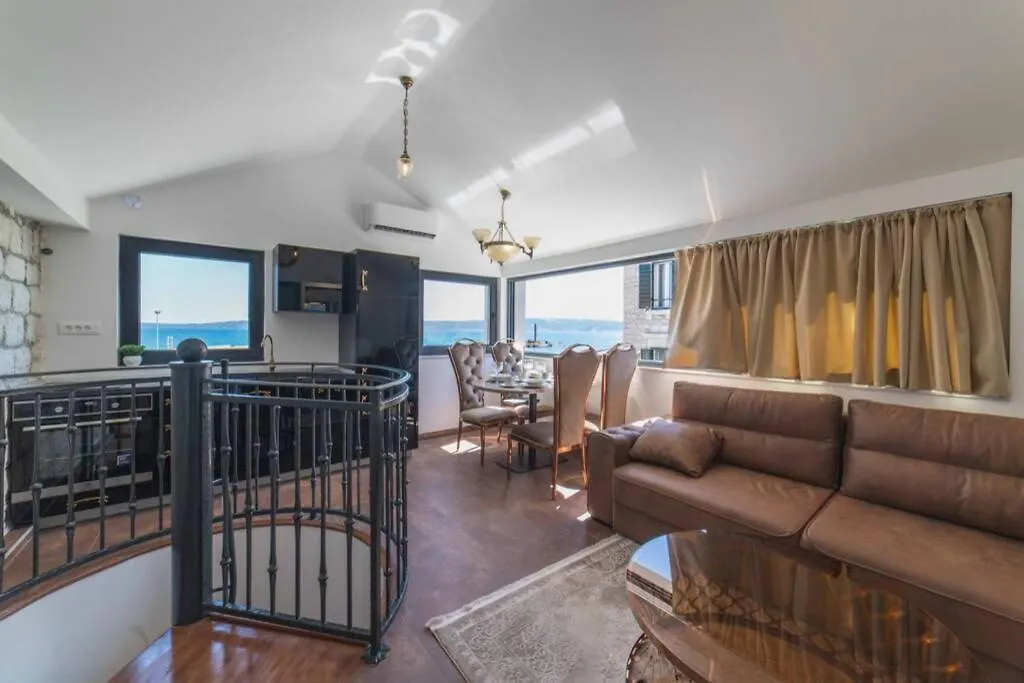 Mini Palais Apartment Kastela