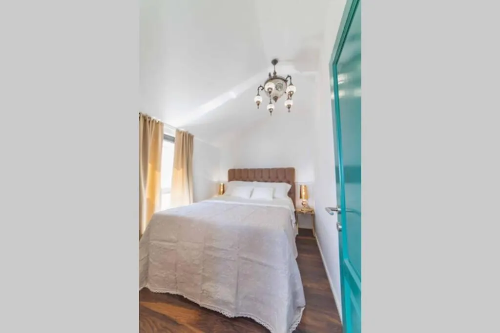 Mini Palais Apartment Kastela