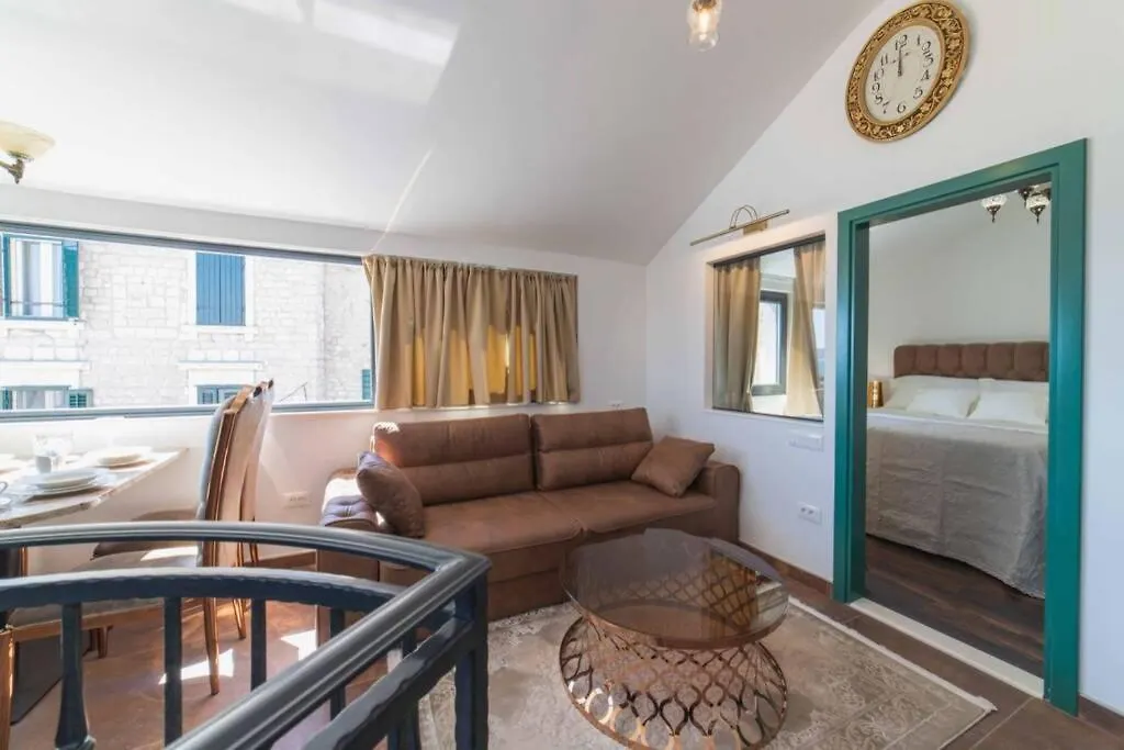 Mini Palais Apartment Kastela