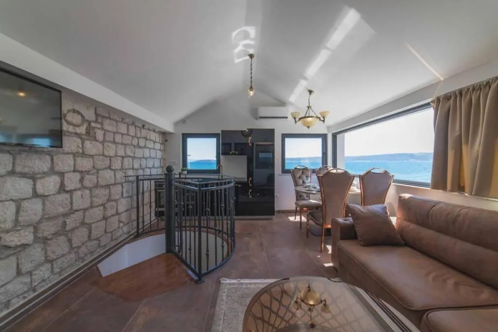 Mini Palais Apartment Kastela